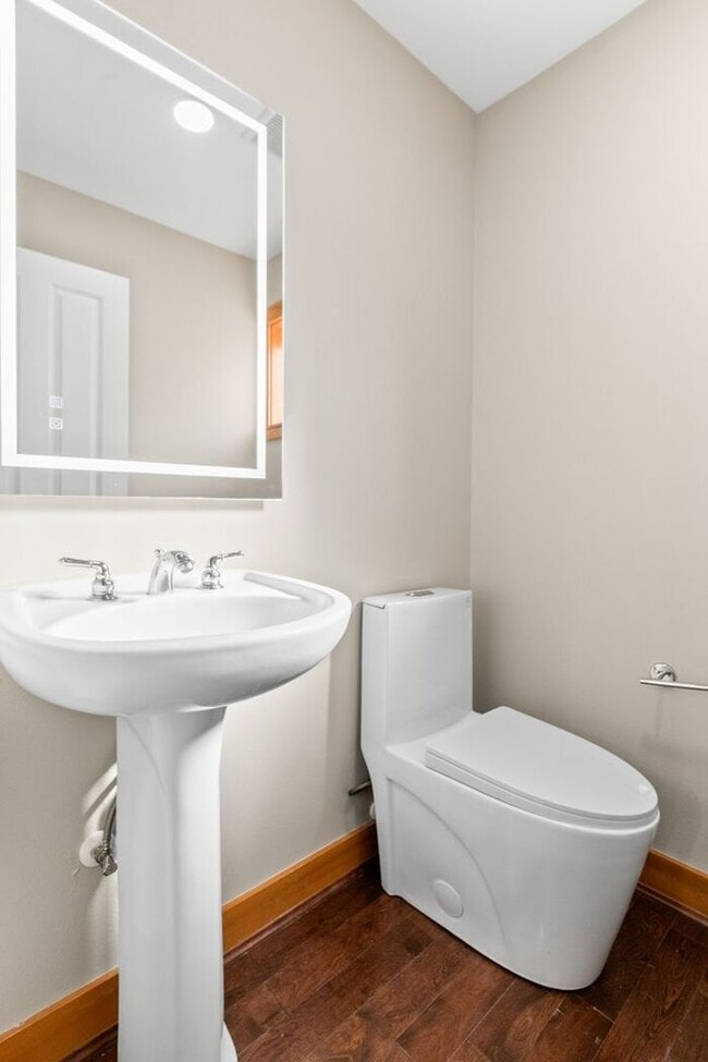 Building Photo - BEAUTIFUL Urban Townhome in Coveted West S...