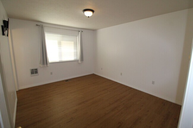 Building Photo - 3922 E Siskin Ln