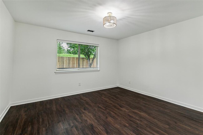 Building Photo - 3931 Bratton St