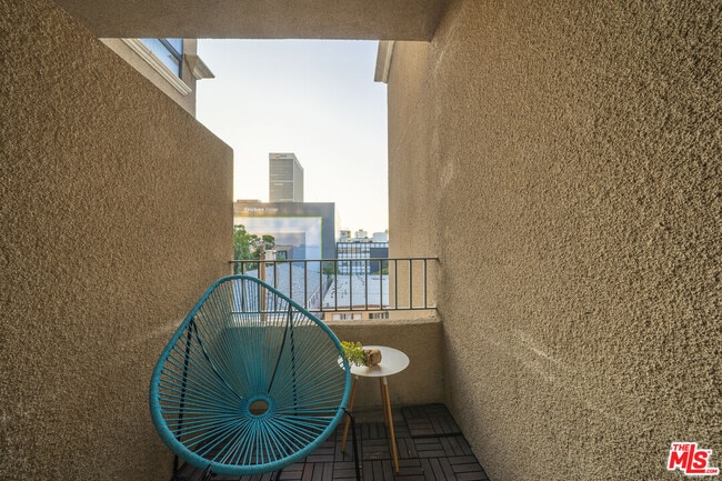 Building Photo - 625 S Berendo St