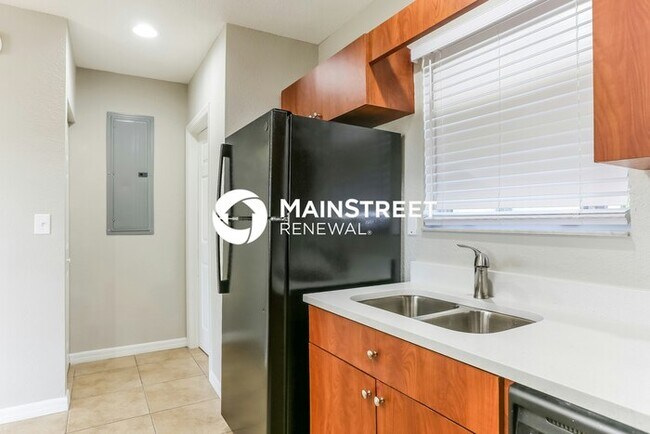 Building Photo - 3 Bedroom Pet-Friendly Home in Hollywood, ...