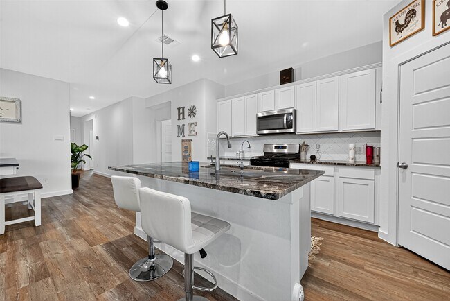 Building Photo - 8730 Shumard Oak Dr