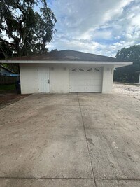 Building Photo - Beautiful Spacious Home with 4 Bedrooms, Y...
