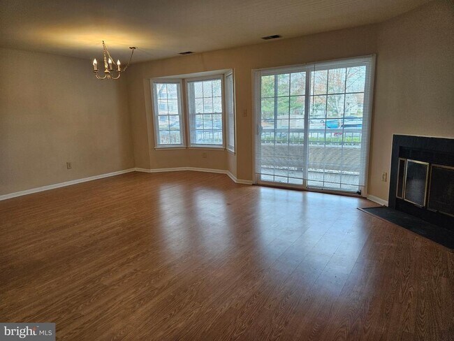 Building Photo - 206 Salem Ct