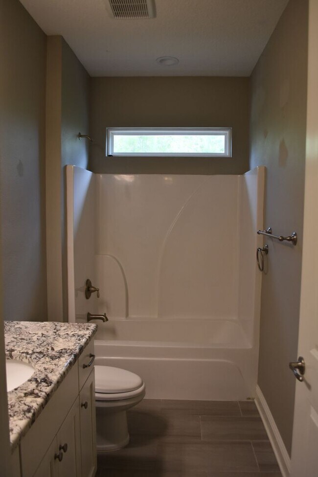 Building Photo - Marina Village 3 Bedroom Available for Lease
