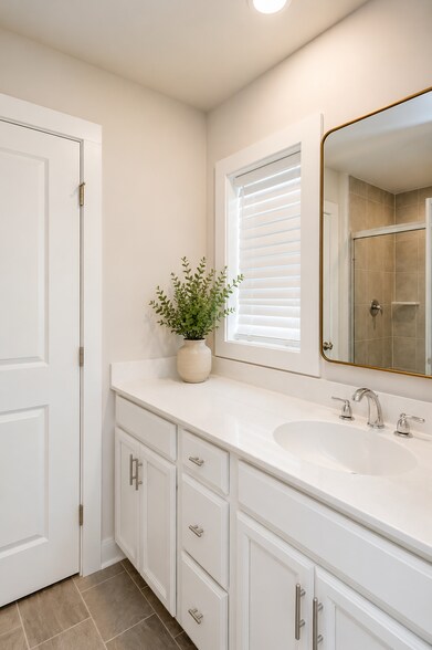 Building Photo - 701 Halcyon Ln