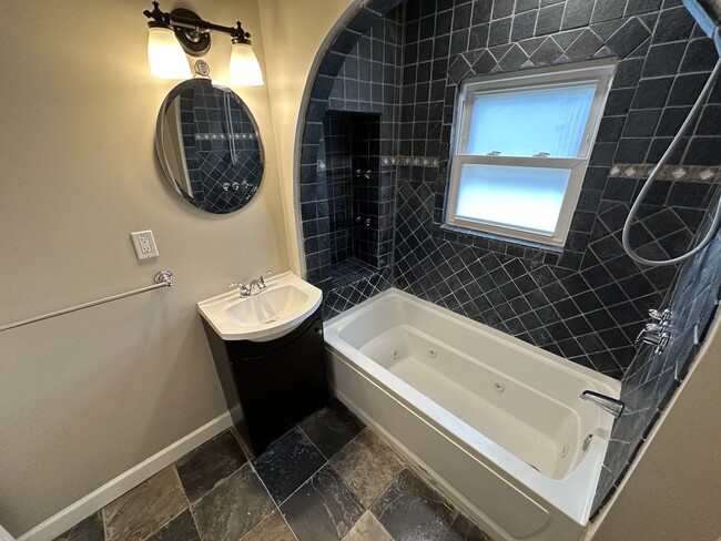 Building Photo - 958 Winburn Dr