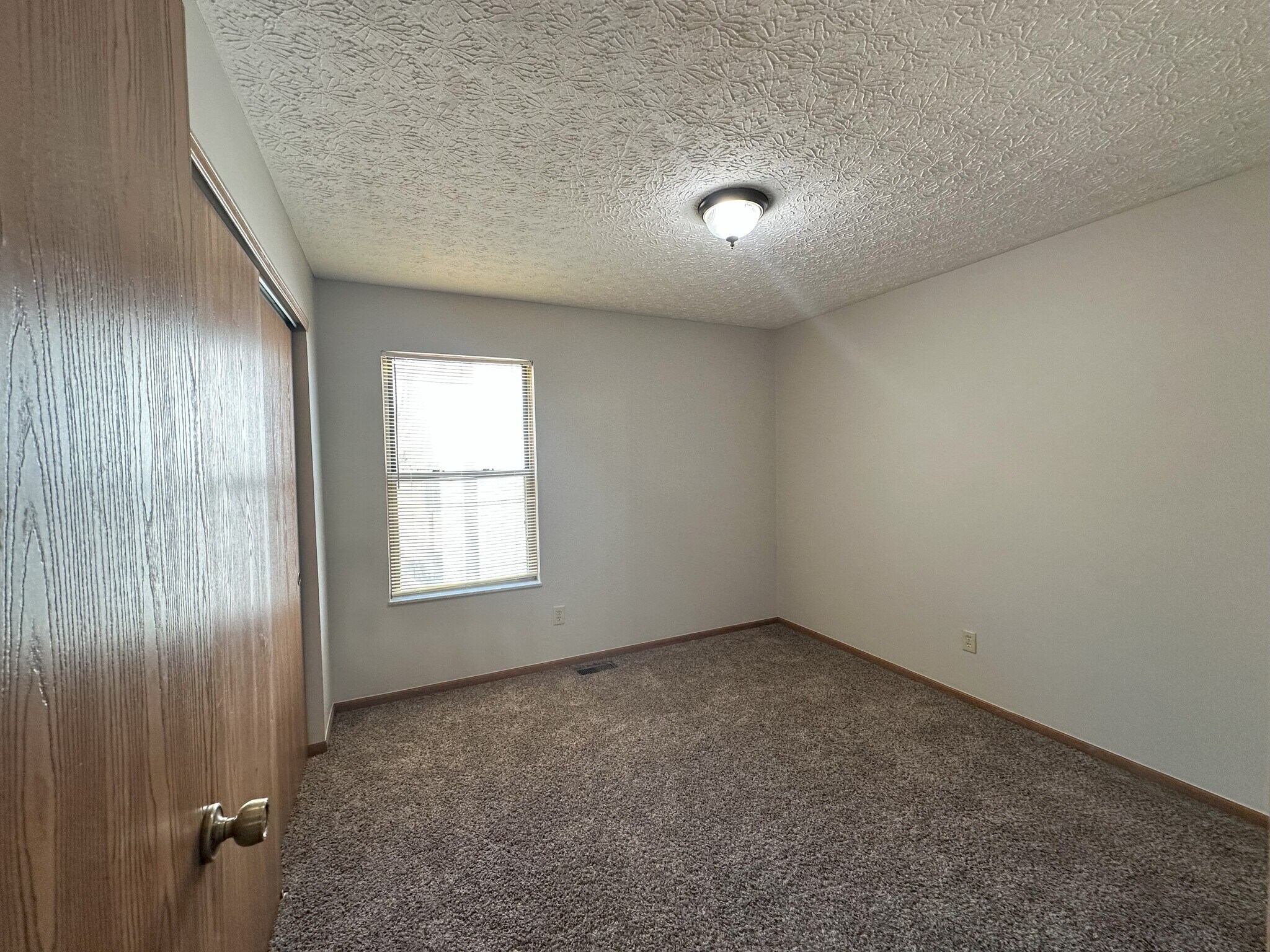 Building Photo - 4049 Sandy Ridge Dr