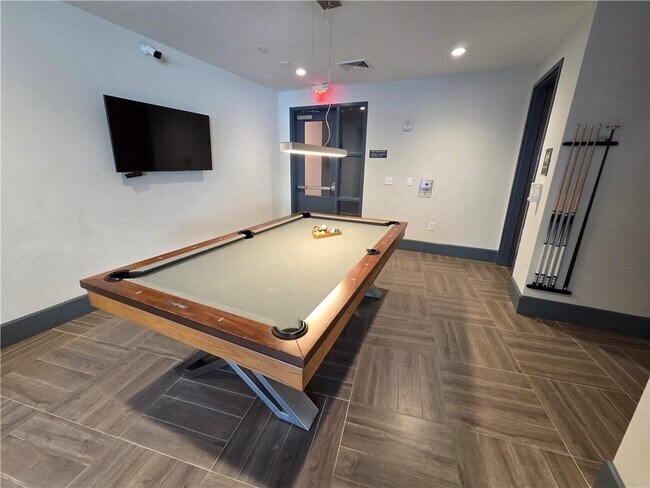 Building Photo - 775 Juniper St NE