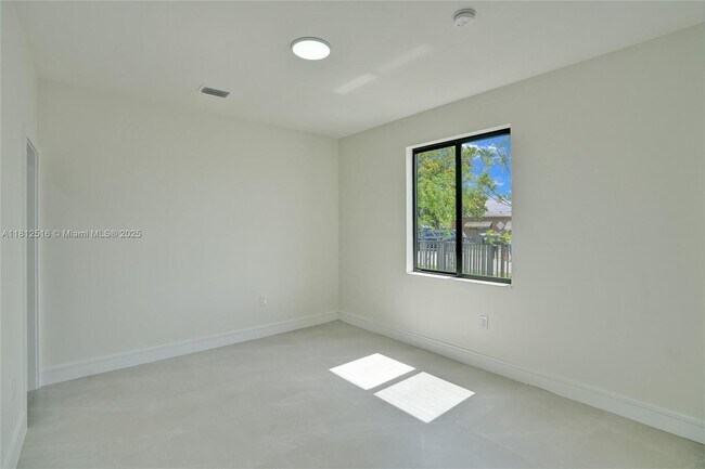 Building Photo - 5145 E 3rd Ave