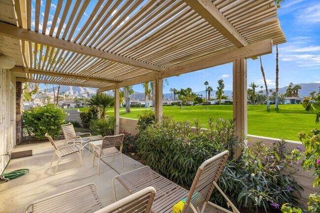 Building Photo - Luxury Golf Course Retreat in Indian Wells