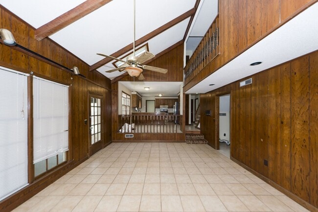 Building Photo - 5 Bedroom 3 Bath Home in Parkshore - Charl...