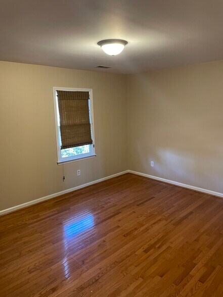 Building Photo - 705 Cash St