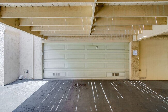 Building Photo - 3268 Via Marin