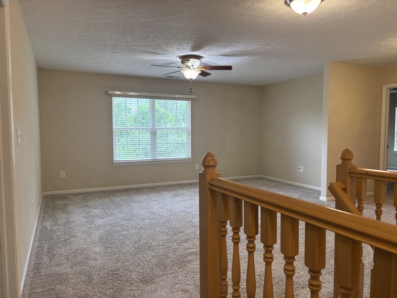 Upstairs loft - 6648 Wilmot Ln