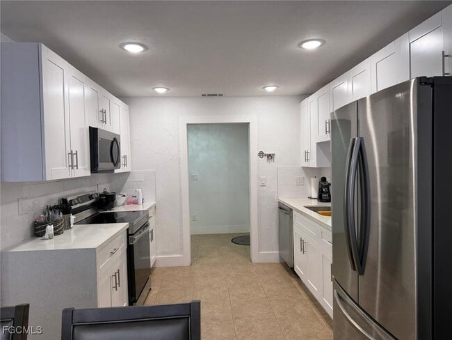 Building Photo - 1335 NE Pine Island Ln