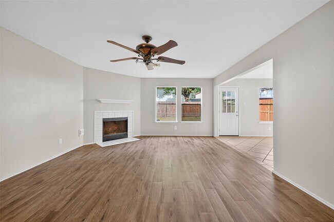 Building Photo - 16318 N Glade Dr