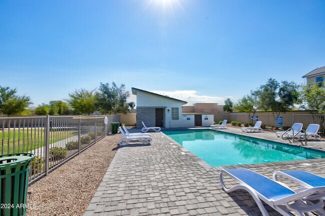 Building Photo - 15717 W Polk St