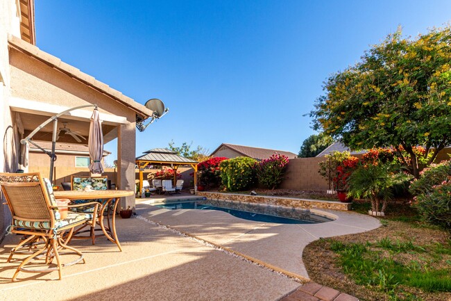 Building Photo - Gorgeous Home in San Tan Valley with Priva...