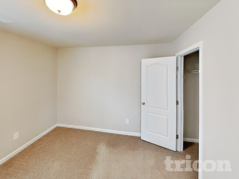 Building Photo - 4676 Midstream Crossing Dr