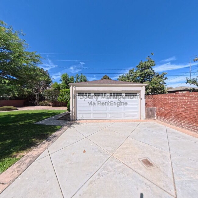 Building Photo - 4025 Terracina Dr