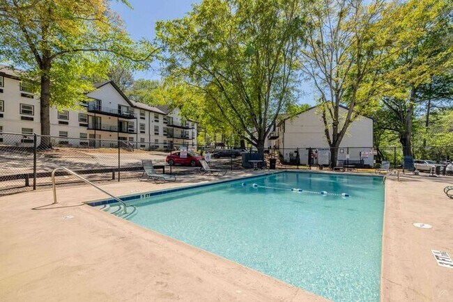 Building Photo - Spacious Apts - Excellent Tucker Location