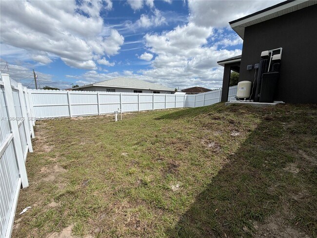 Building Photo - 721 Ivan Ave S