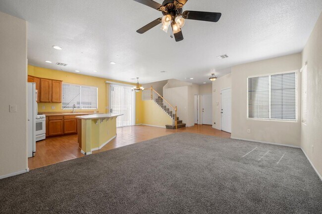 Building Photo - Nice Two Story Home with fenced yard and pet friendly owners.