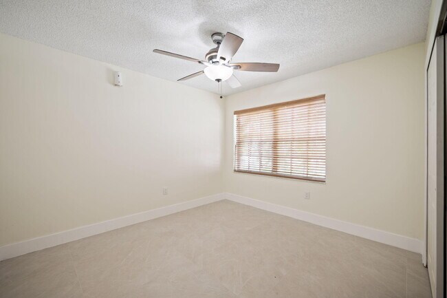 Building Photo - 13400 NW 5th Ct