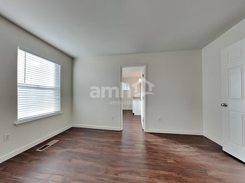 Building Photo - 10032 Terra Court Southeast