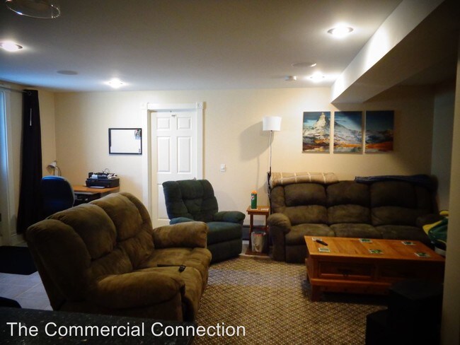 Building Photo - 2200 Harriet Ave