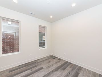 Building Photo - 1220 N Bosworth Ave