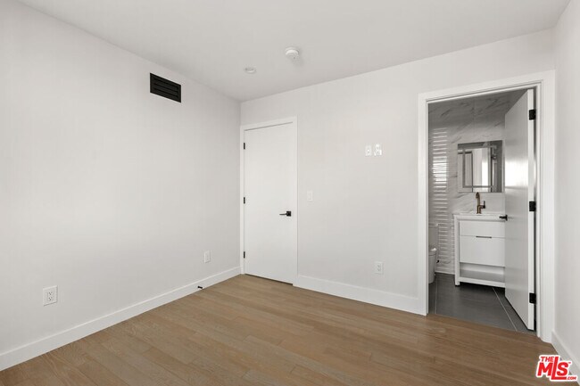 Building Photo - 1450 S Crescent Heights Blvd
