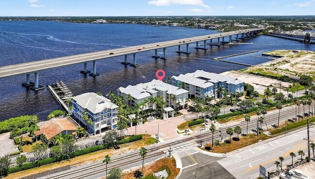 Building Photo - 275 NW Flagler Ave