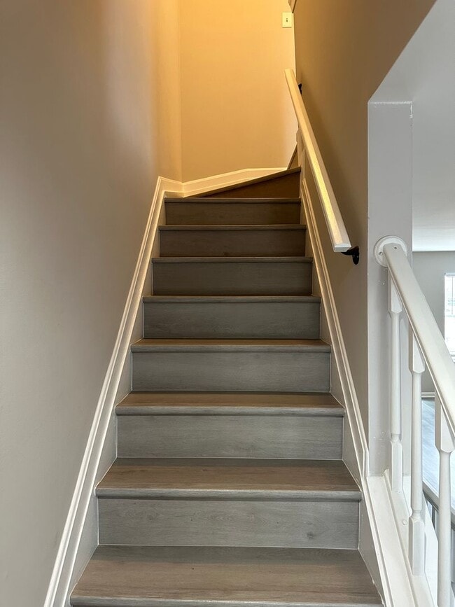 Building Photo - Charming 3 Bedroom/2.5 Bathroom Townhome with Attached Garage in Reisterstown, MD!