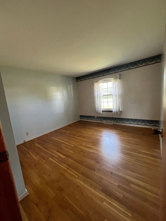 Building Photo - Charming Ranch - Coming Soon