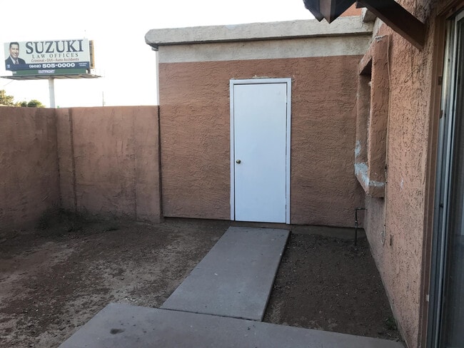 Building Photo - 4410 E Pueblo Ave