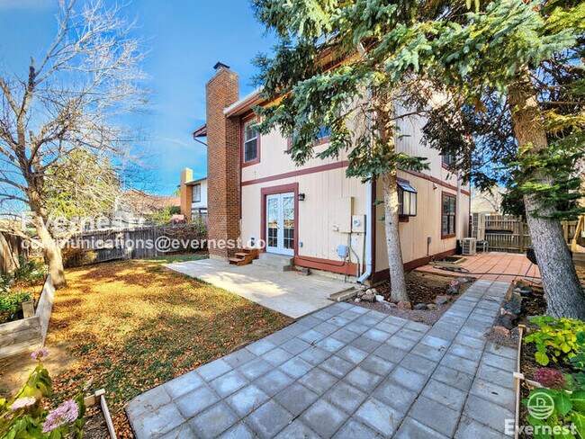 Building Photo - 811 S Rifle Way