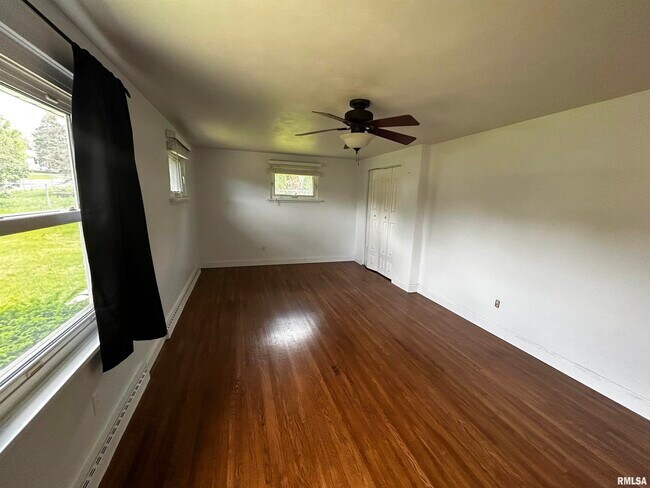 Building Photo - 2114 W Westbrook Dr