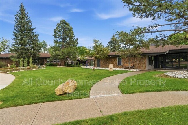 Building Photo - 1400 Golden Cir