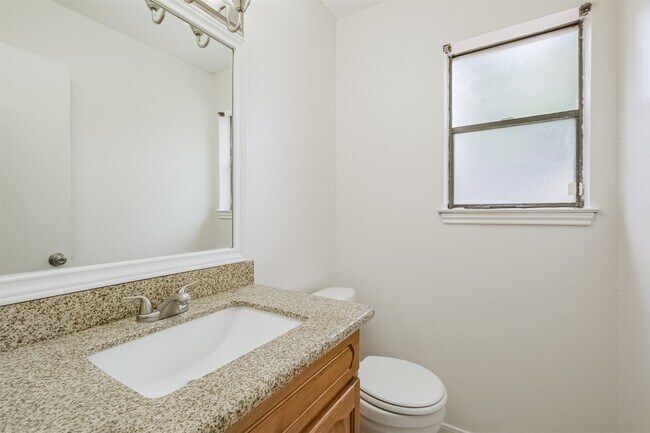 Building Photo - 2815 Arrowhead Dr