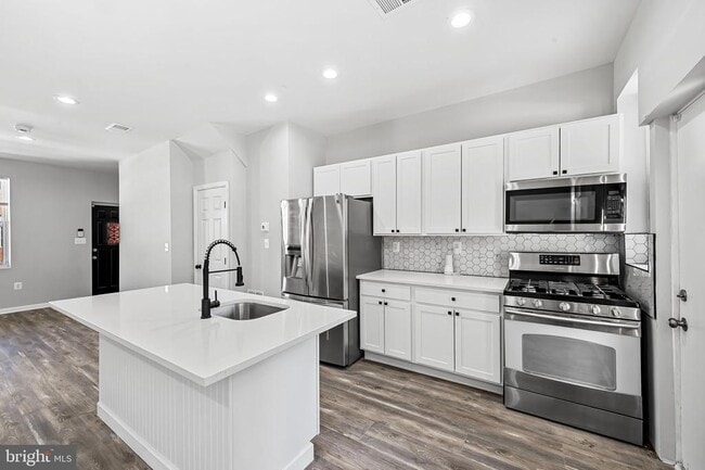 Building Photo - 4206 Ivanhoe Ave