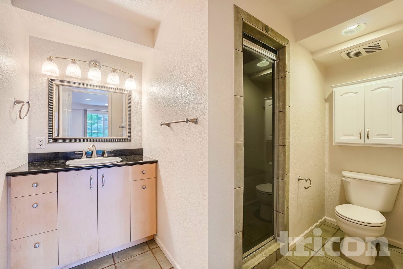 Building Photo - 8566 S Lewis Way