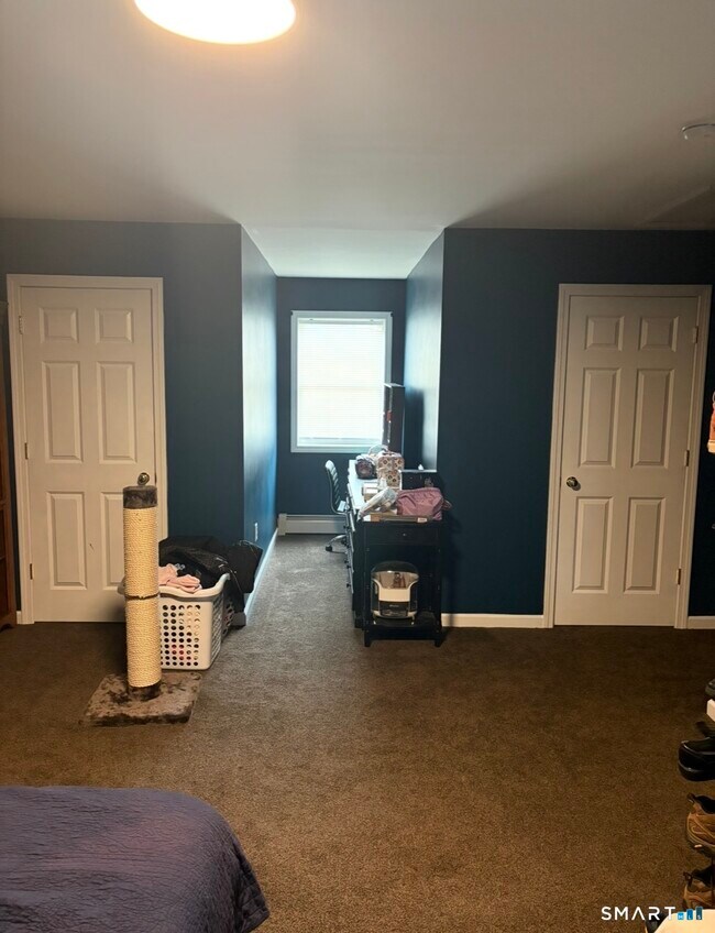 Building Photo - 939 N Main St