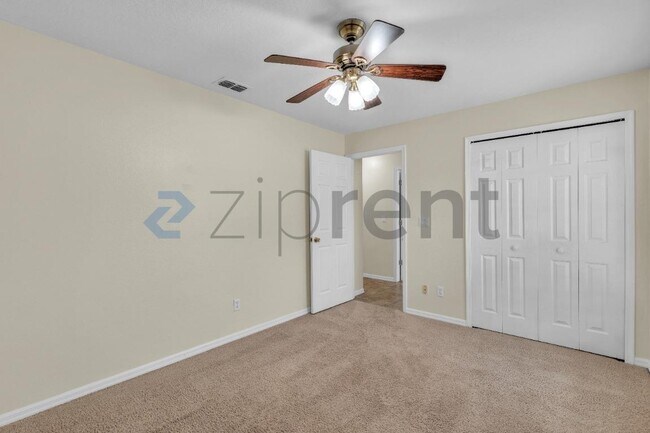 Building Photo - 2012 Dumont Dr