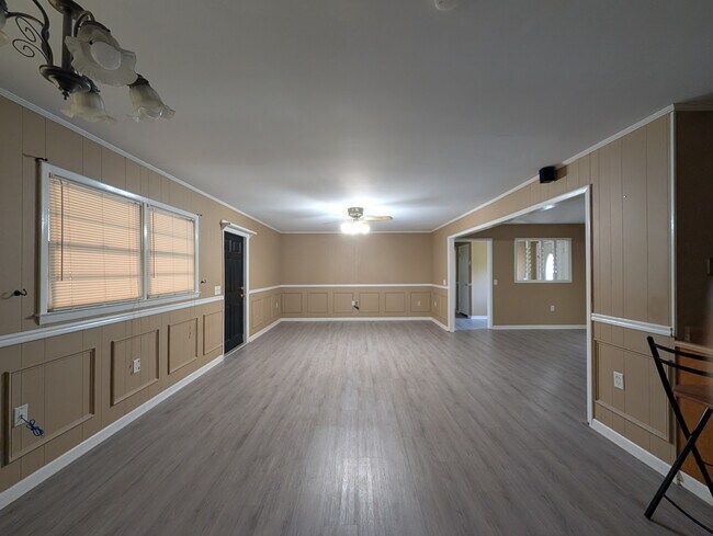 Building Photo - 701 Waters Dr