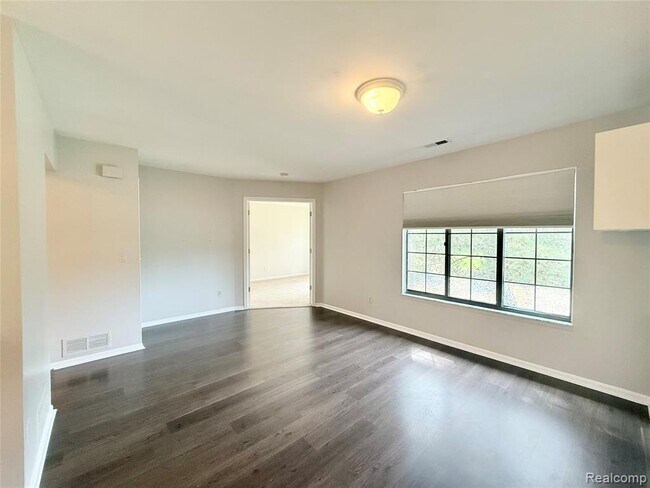 Building Photo - 1550 Meadowside Dr