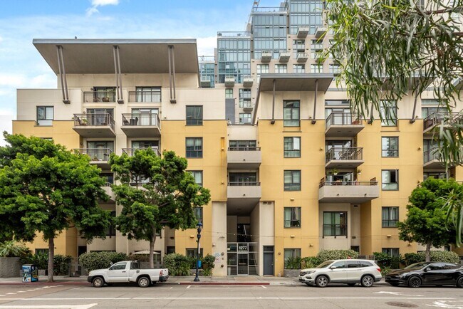 Building Photo - Modern 2-Bedroom Condo with Premium Amenities in Downtown San Diego
