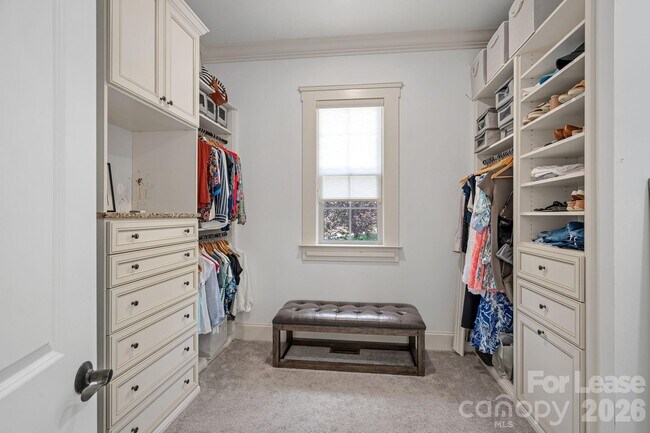 Building Photo - 3813 Lakeside Dr