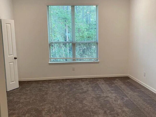 Building Photo - 555 Dry Fork Ln